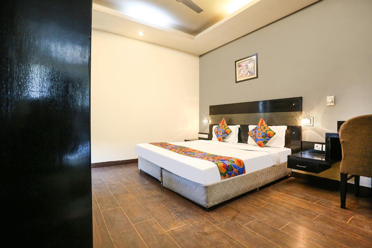 Fabhotel Posh Classic Gurgaon Eksteriør billede